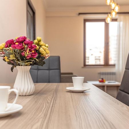 Stay Inn-Apartments On Buzand 17 เยเรวาน ภายนอก รูปภาพ