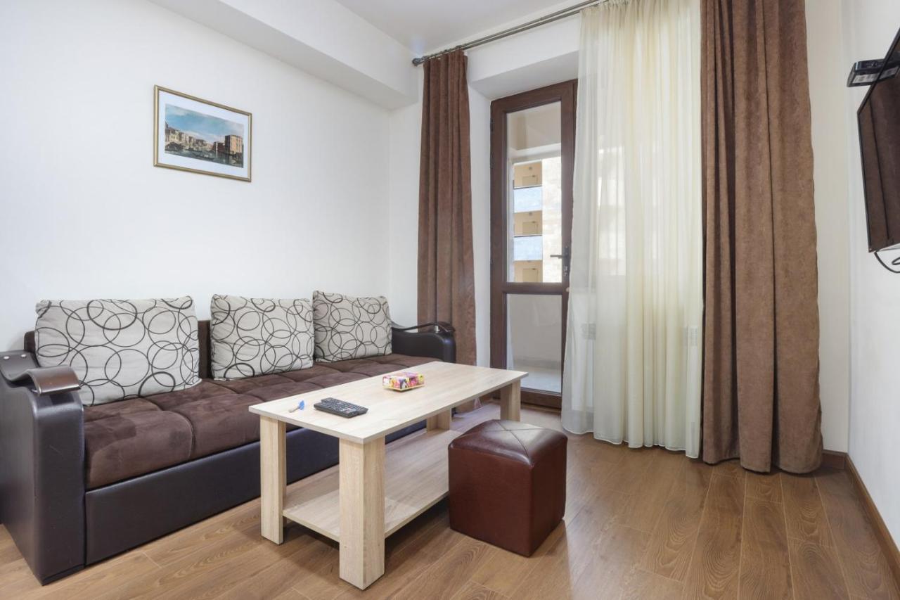 Stay Inn-Apartments On Buzand 17 เยเรวาน ภายนอก รูปภาพ