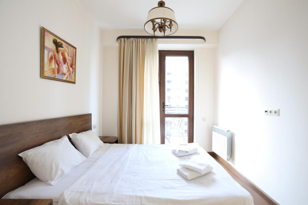 Stay Inn-Apartments On Buzand 17 เยเรวาน ภายนอก รูปภาพ