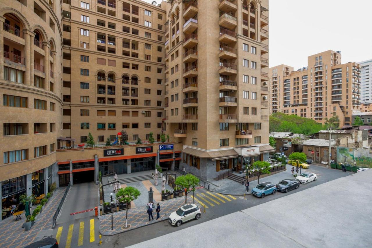 Stay Inn-Apartments On Buzand 17 เยเรวาน ภายนอก รูปภาพ